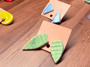 ELISETE DE LOURDES WERBER NERES (JOIAS EM CERÂMICAS)