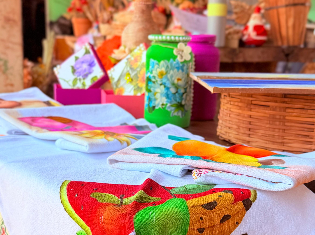 JULIA ALVES MARTINS (DECORAÇÃO DE GARRAFAS)